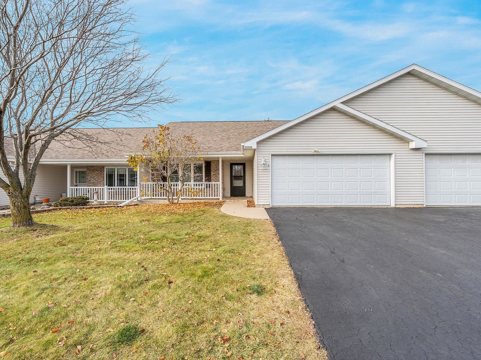 2290 Patriot Ln UNIT B Oshkosh, WI 54904 - Thumbnail 2