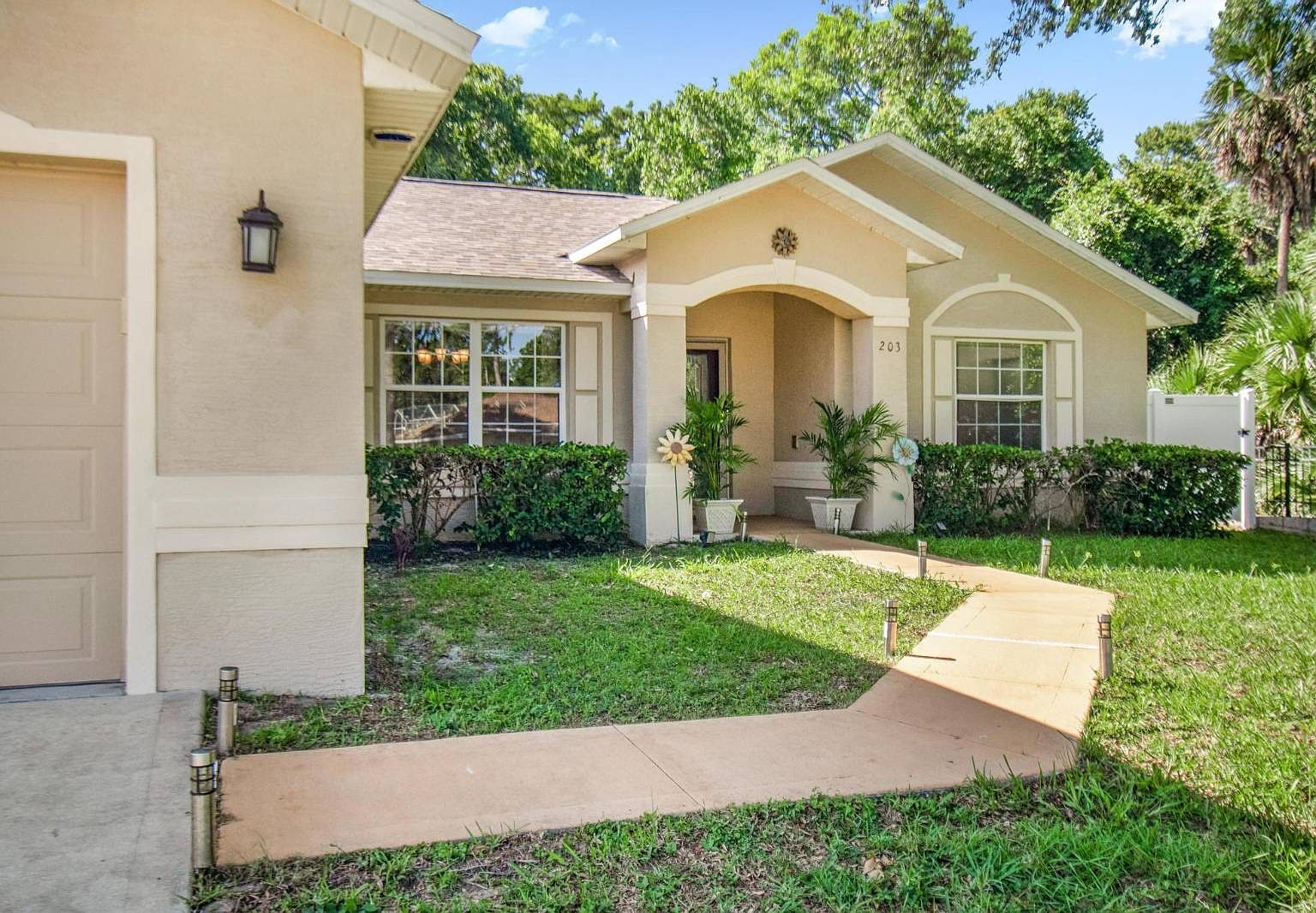 203 Frontier Dr Palm Coast, FL 32137, 32137