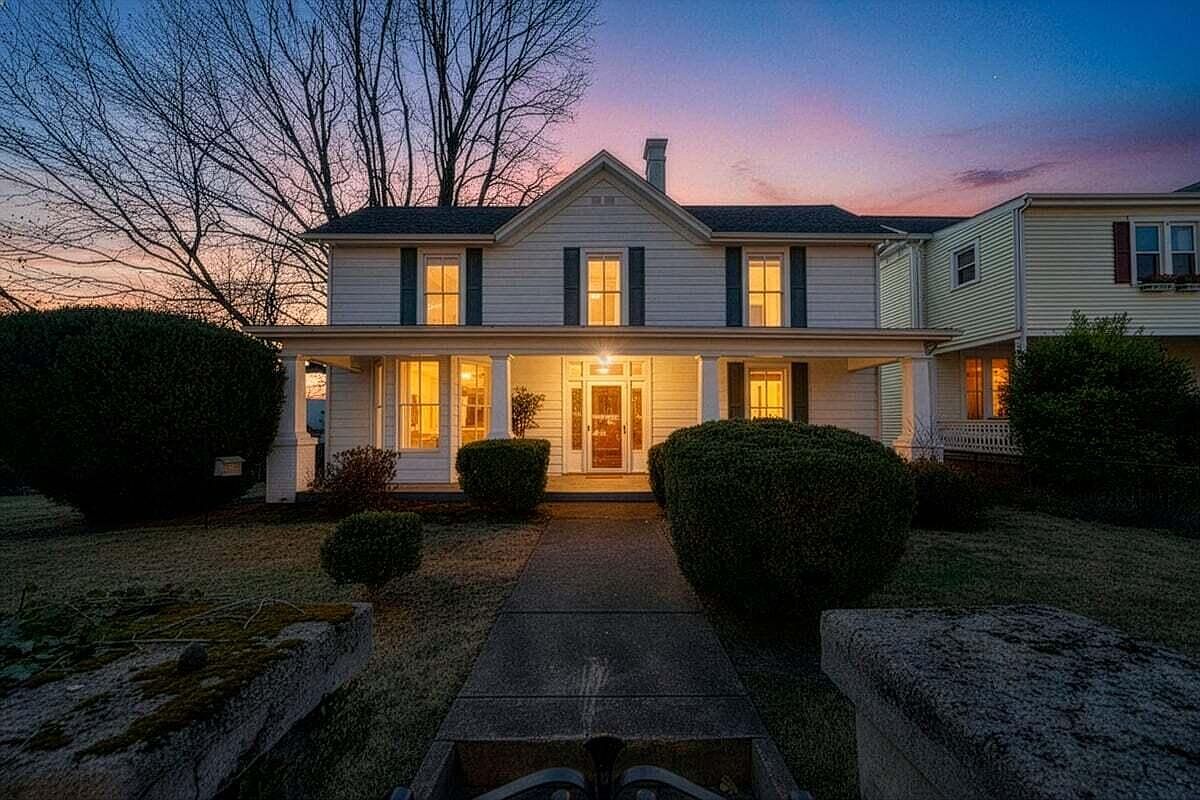 324 Pennsylvania Ave Salem, VA 24153  | Single Family