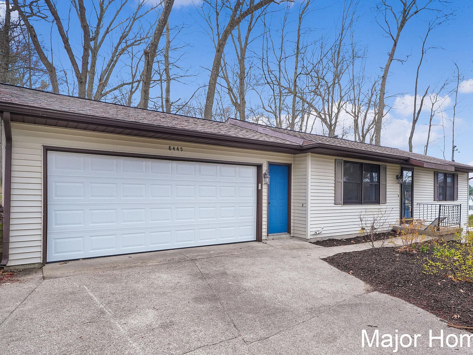 8445 Oakview Ave NE Rockford, MI 49341  | Single Family