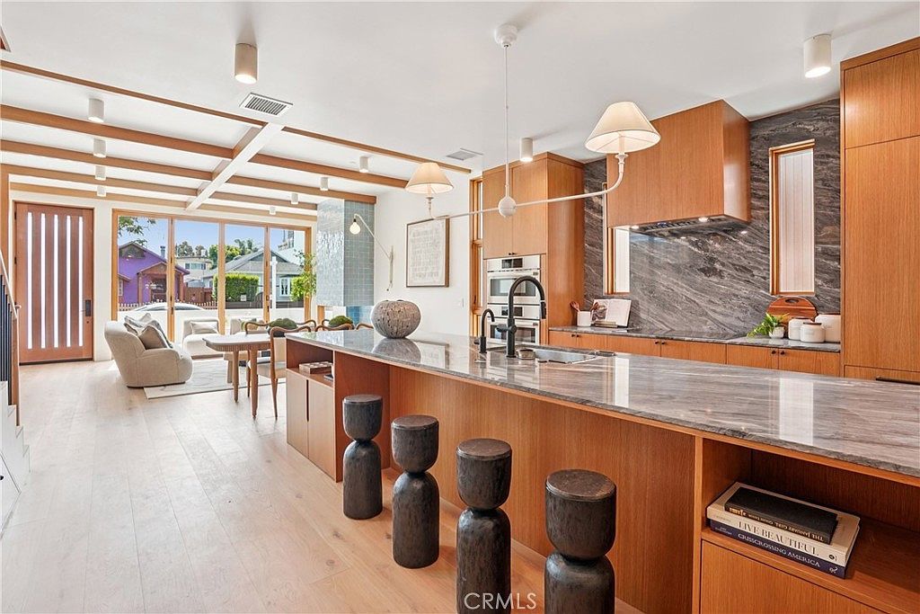 647 Navy St Santa Monica, CA 90405  | Single Family