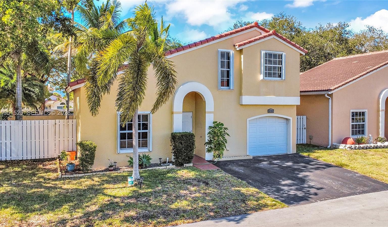 12797 NW 13th St Sunrise, FL 33323 - Thumbnail 2