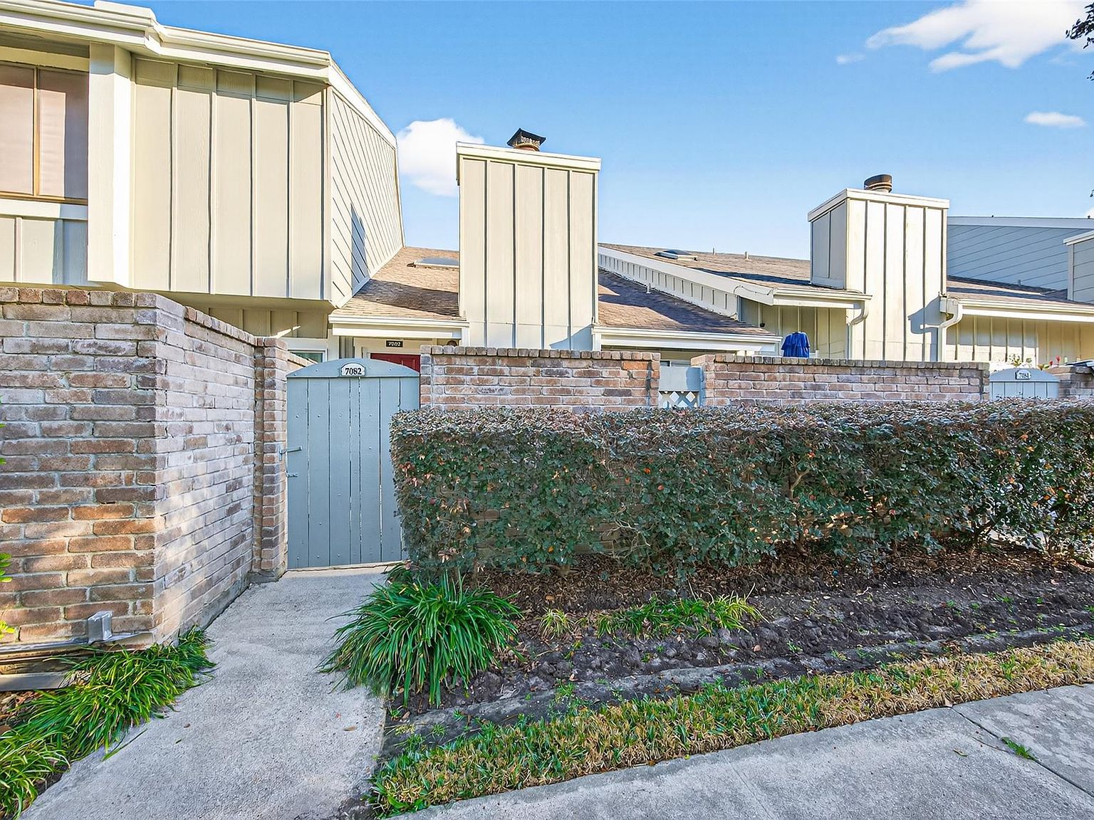 7082 Greenway Chase St Houston, TX 77072 - Thumbnail 2