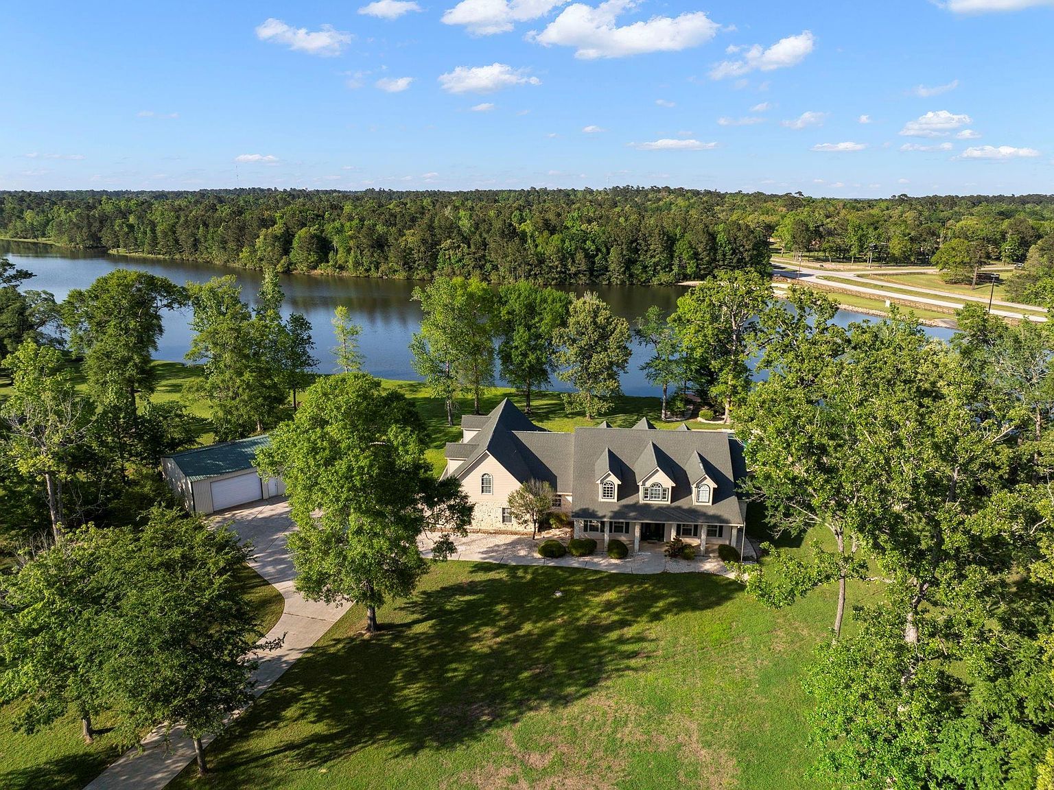 132 Lyndsey Dr Montgomery, TX 77316 - Thumbnail 2