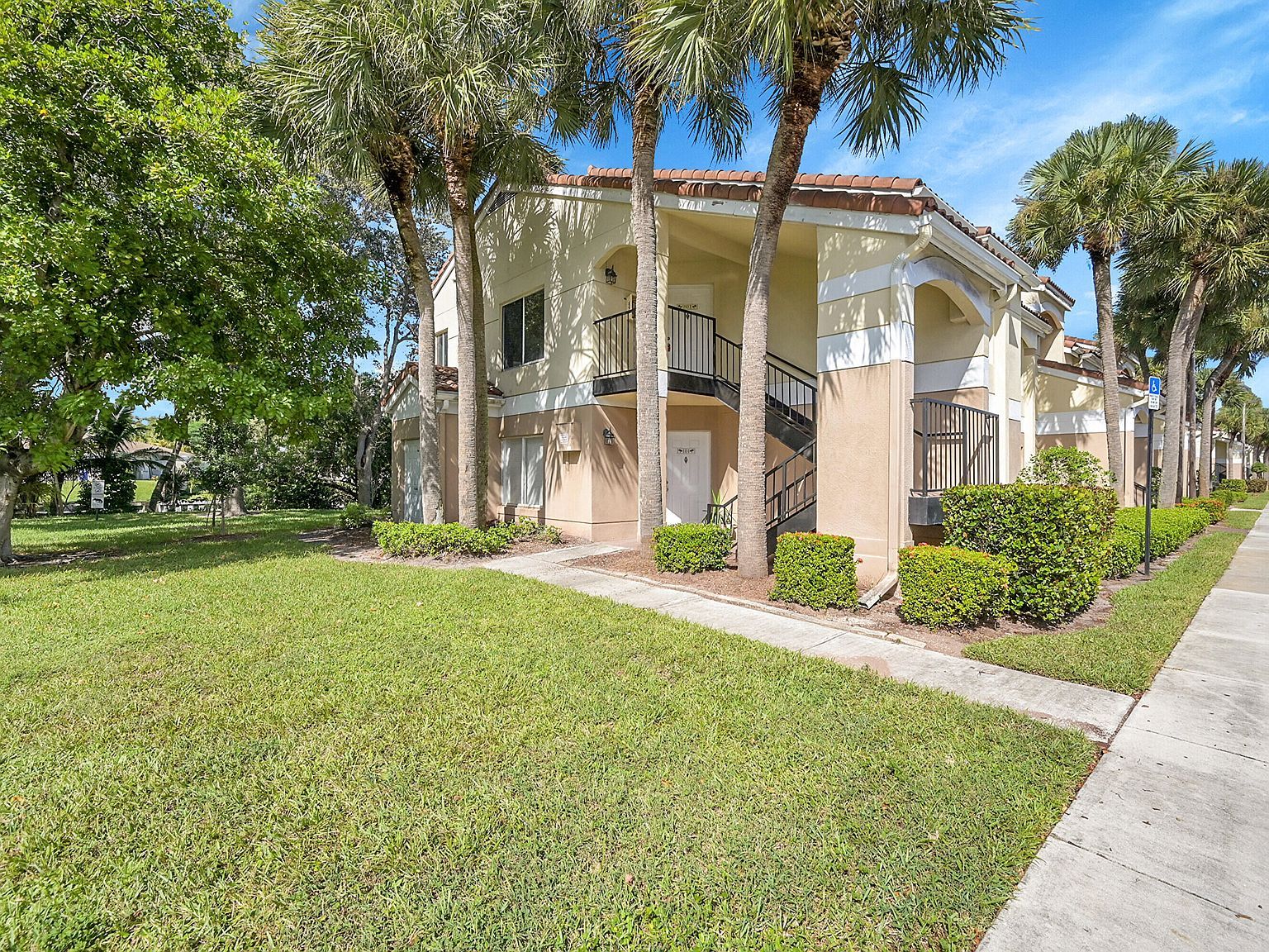 815 W Boynton Beach Blvd APT 14-201 Boynton Beach, FL 33426 - Thumbnail 2