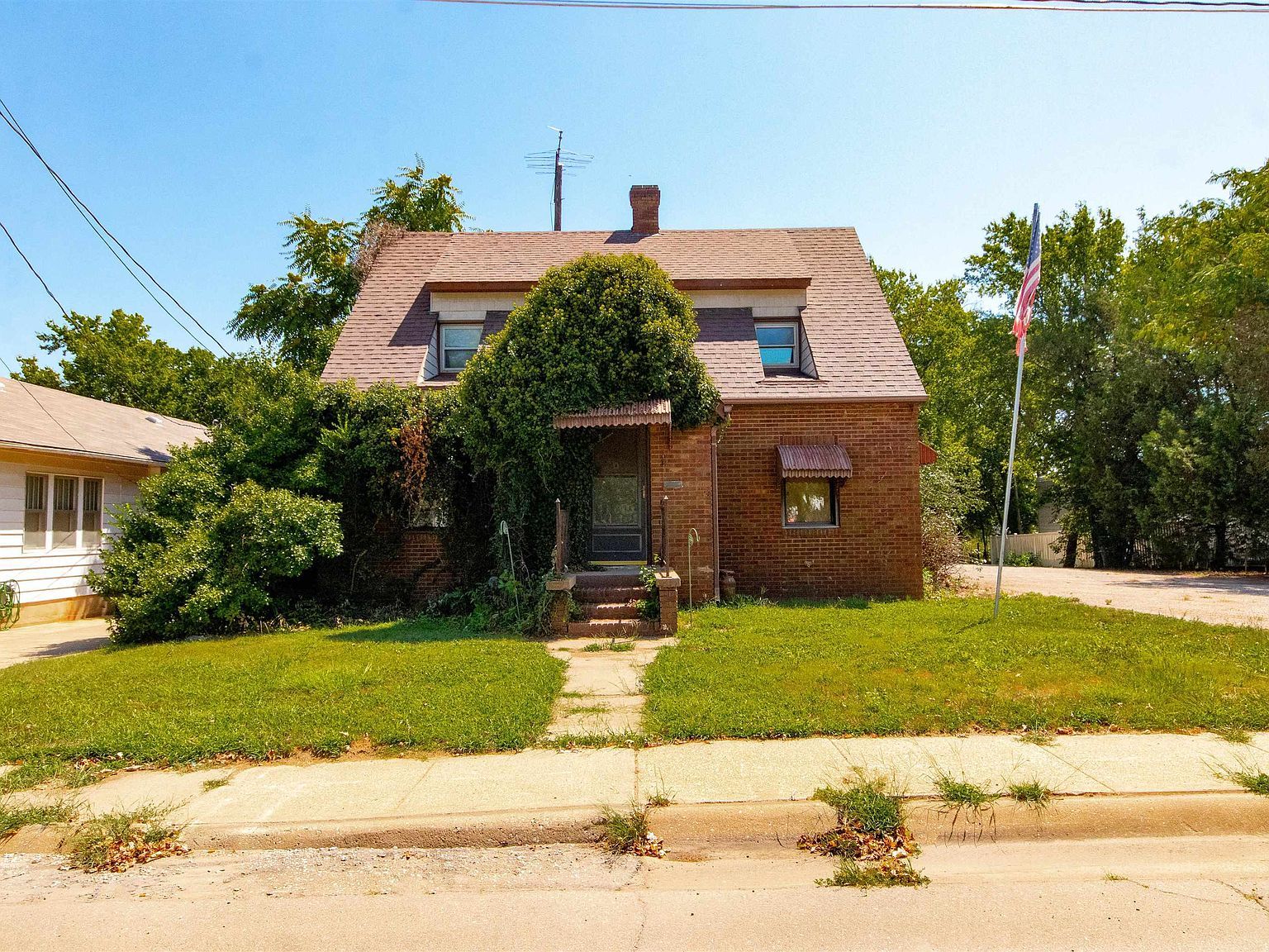 1127 N A St Wellington, KS 67152 - Thumbnail 2