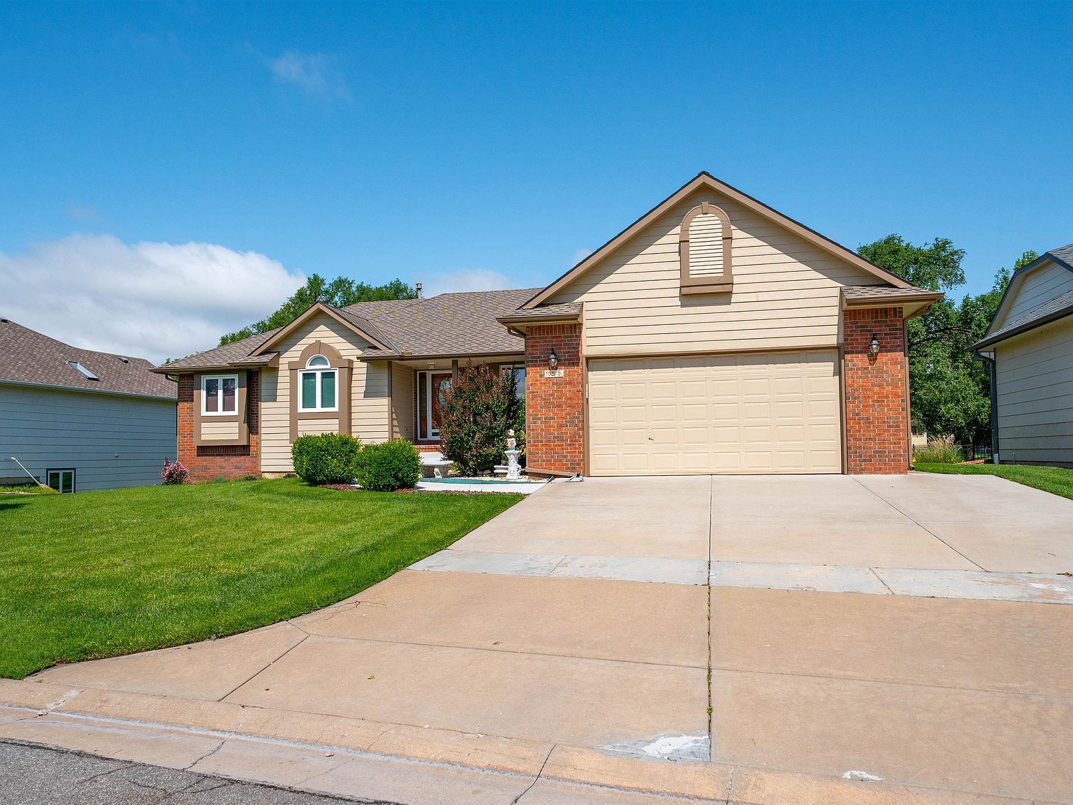 105 S Brownthrush Cir Wichita, KS 67209 - Thumbnail 2