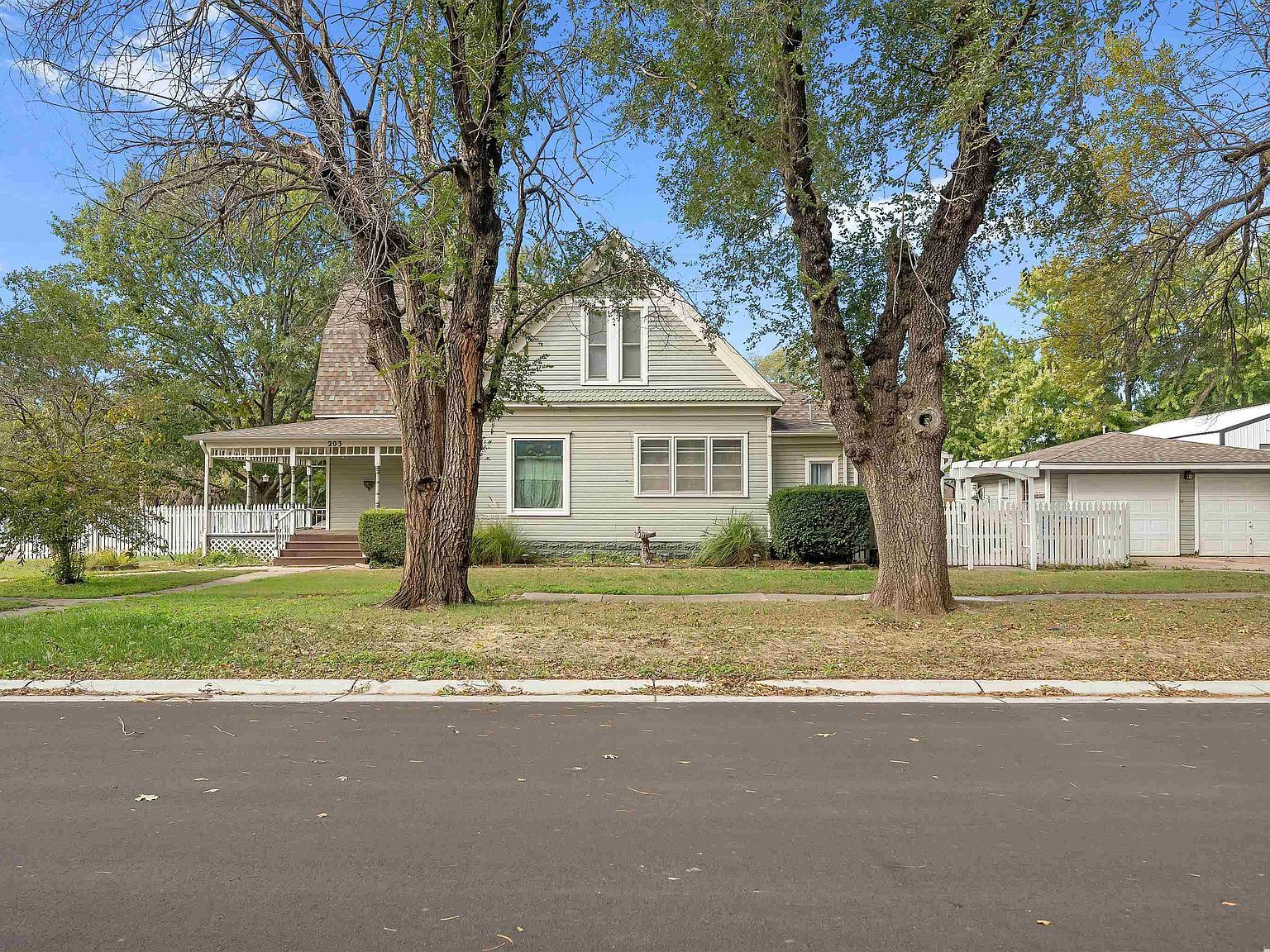 203 N Lee St Clearwater, KS 67026 - Thumbnail 2