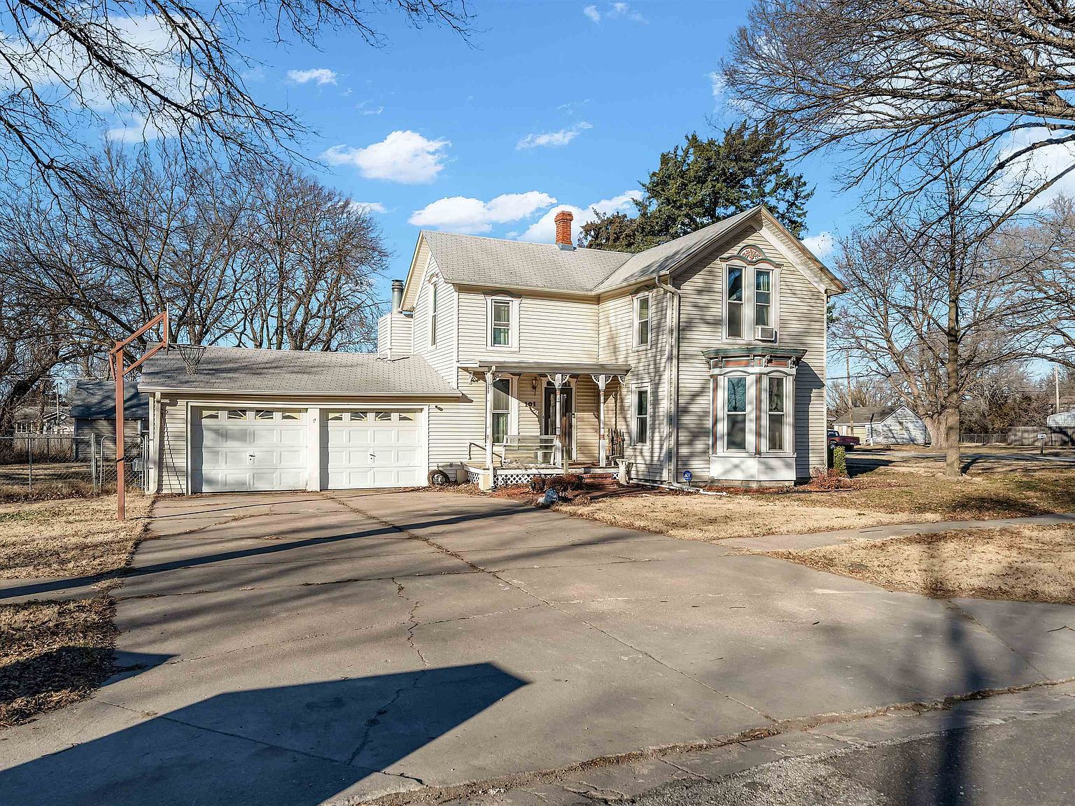 101 S Cedar St Hillsboro, KS 67063 - Thumbnail 2