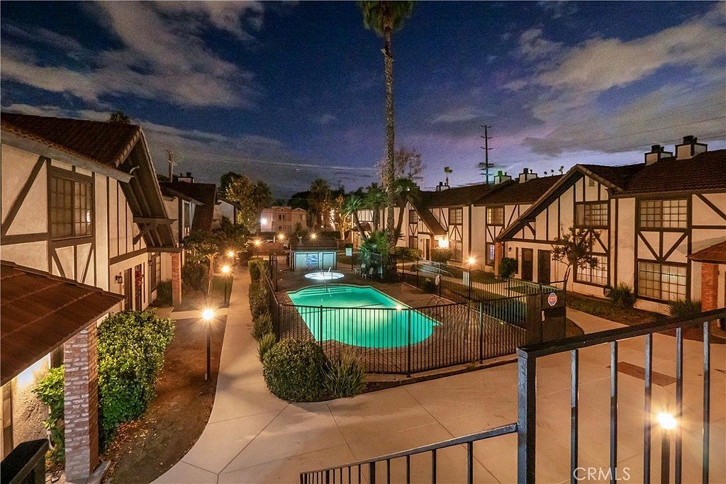 1013 W Linden St APT 2 Riverside, CA 92507 - Thumbnail 2