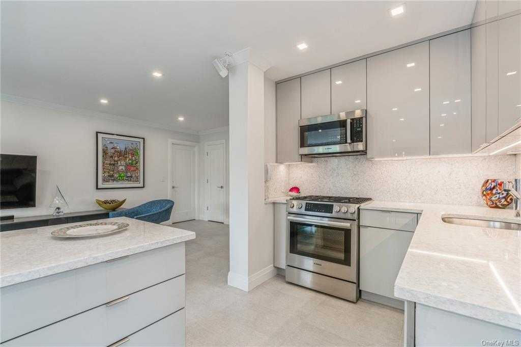 240 Garth Road, Scarsdale, NY, USA, 10583  | Condominium