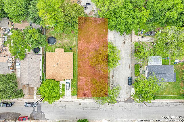 4262 W Cesar E Chavez Blvd #1&2 San Antonio, TX 78237 - Thumbnail 2