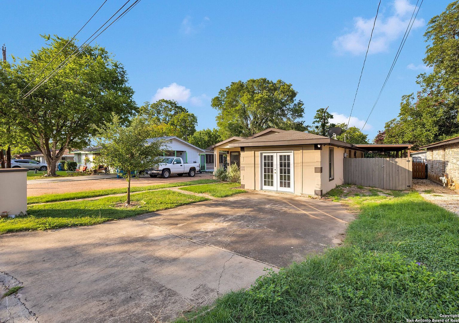 319 Pearl St Kerrville, TX 78028 - Thumbnail 2