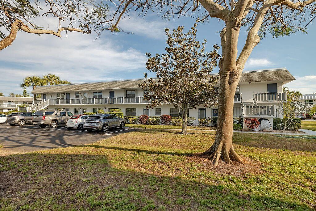 2929 SE Ocean Blvd APT 130-8 Stuart, FL 34996 - Thumbnail 2