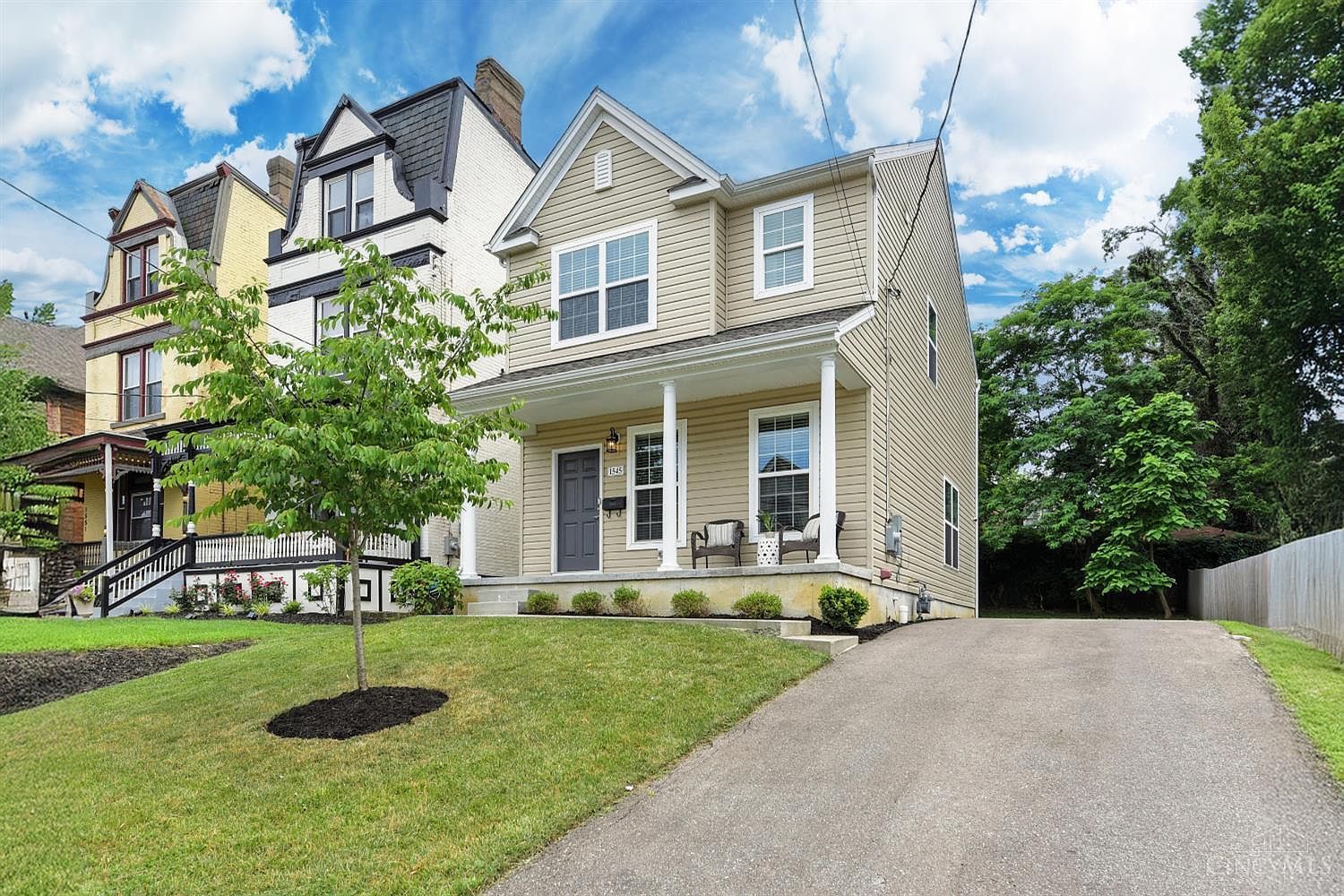 1545 Ruth Ave Cincinnati, OH 45207 - Thumbnail 2