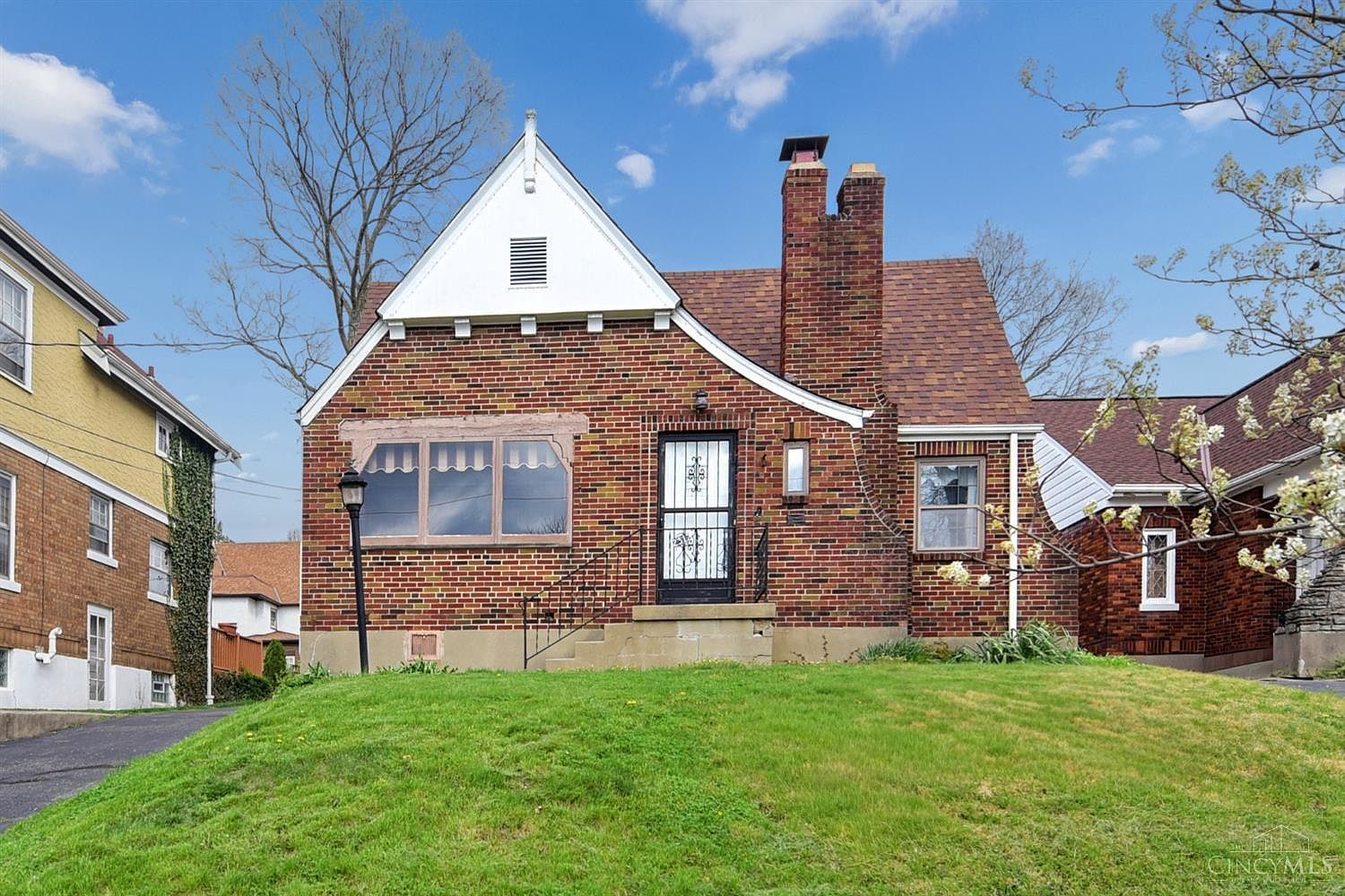 2512 Moundview Dr Cincinnati, OH 45212 - Thumbnail 2