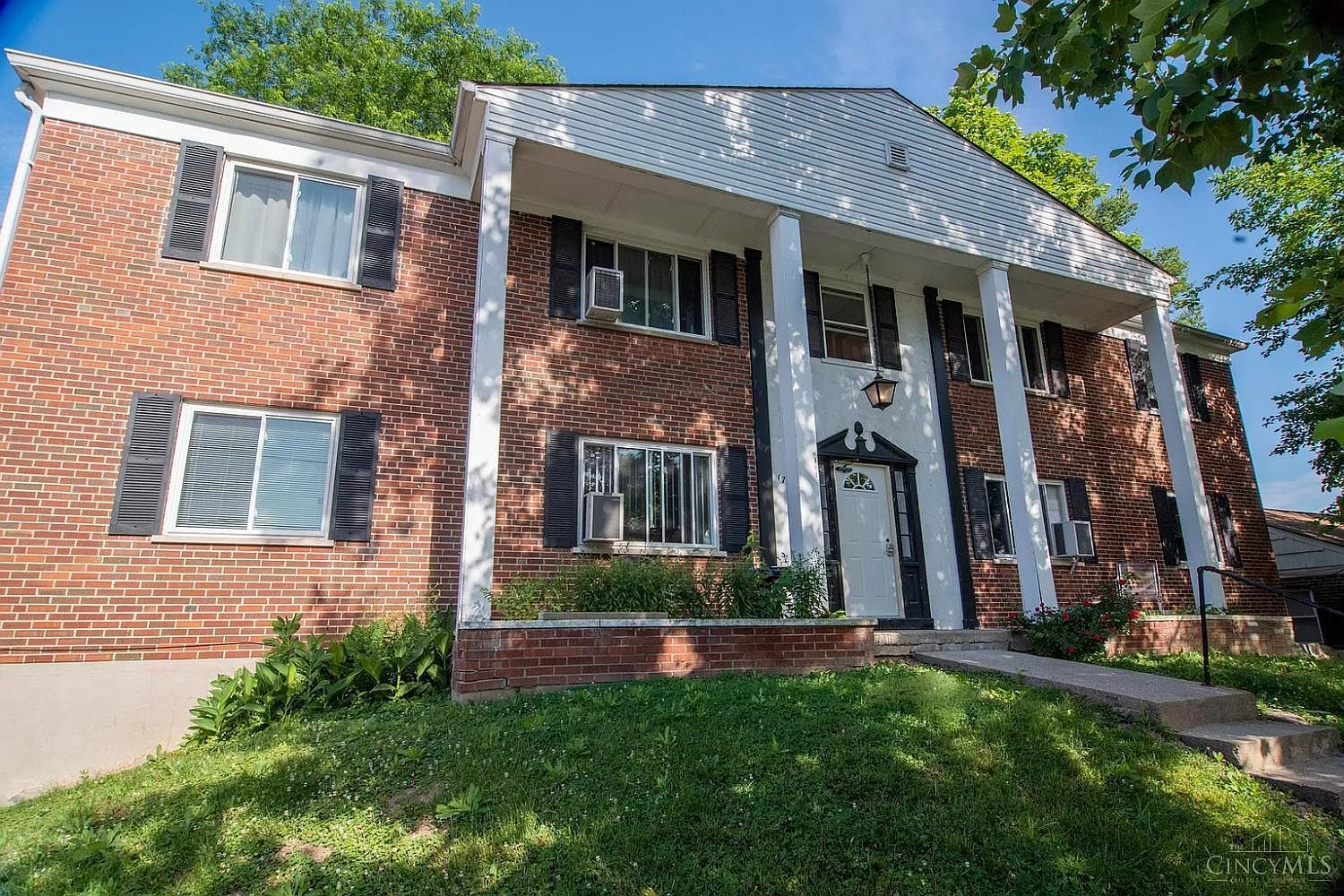 1735 Sutton Ave Cincinnati, OH 45230, 45230