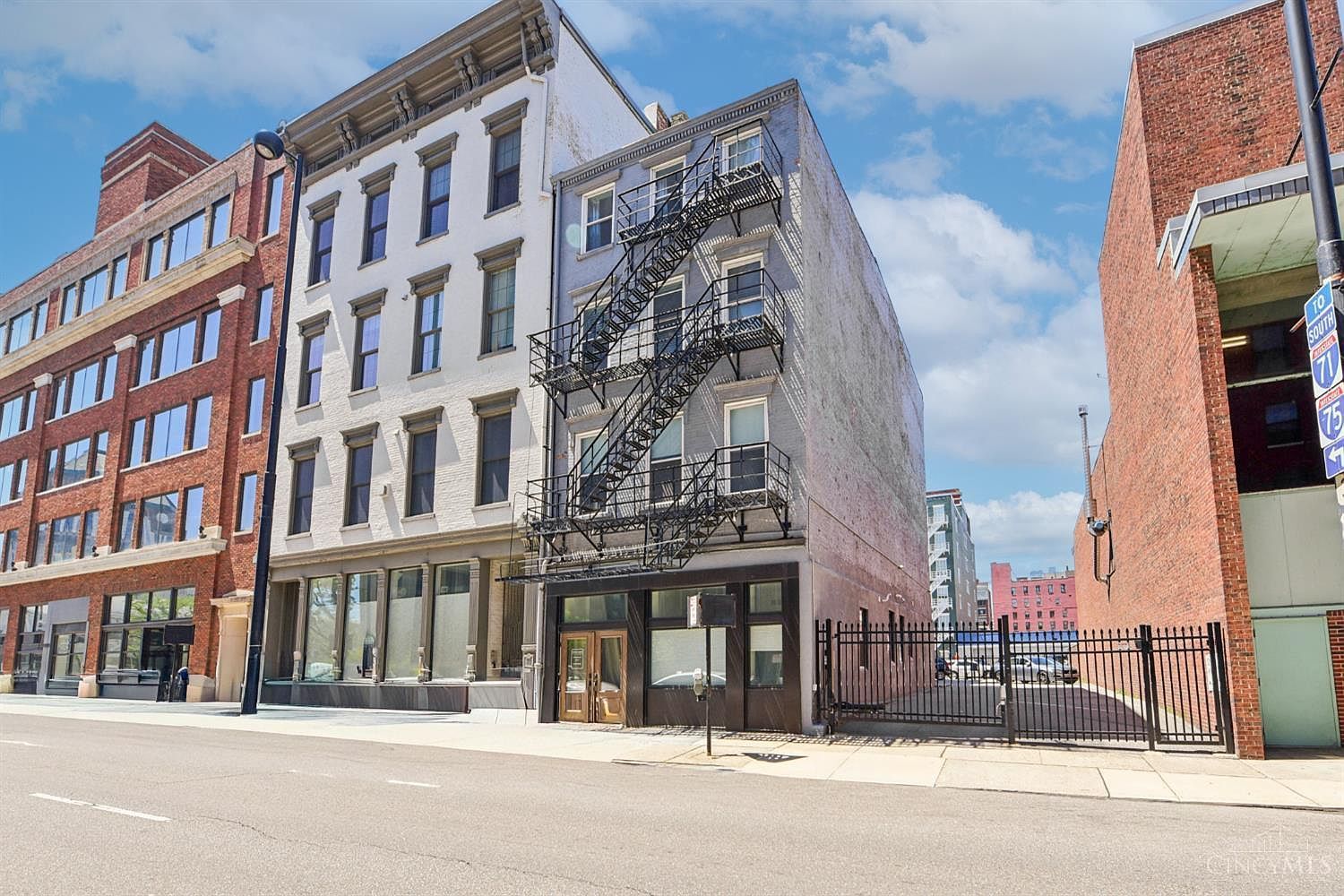 817 Broadway St Unit 3 Cincinnati, OH 45202, 45202