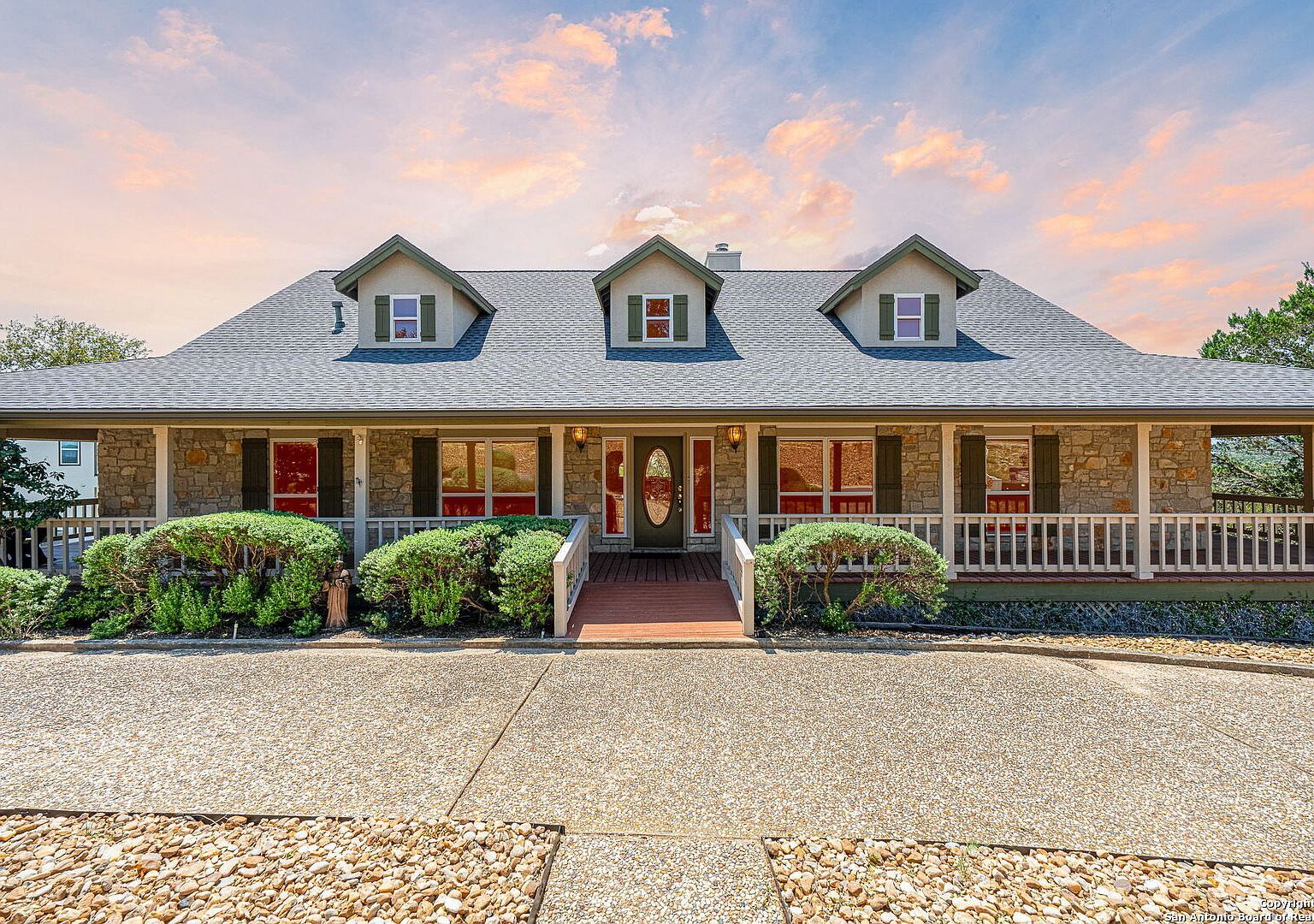 408 Highlands Dr Kerrville, TX 78028 - Thumbnail 2