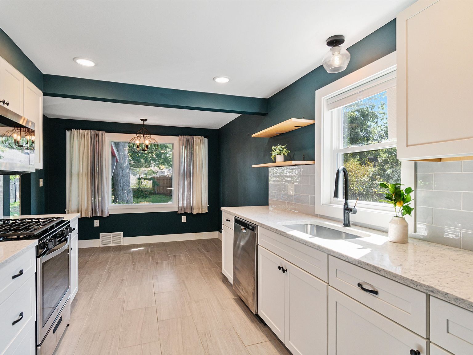 63 Birch Ct Burlington, VT 05408 - Thumbnail 2