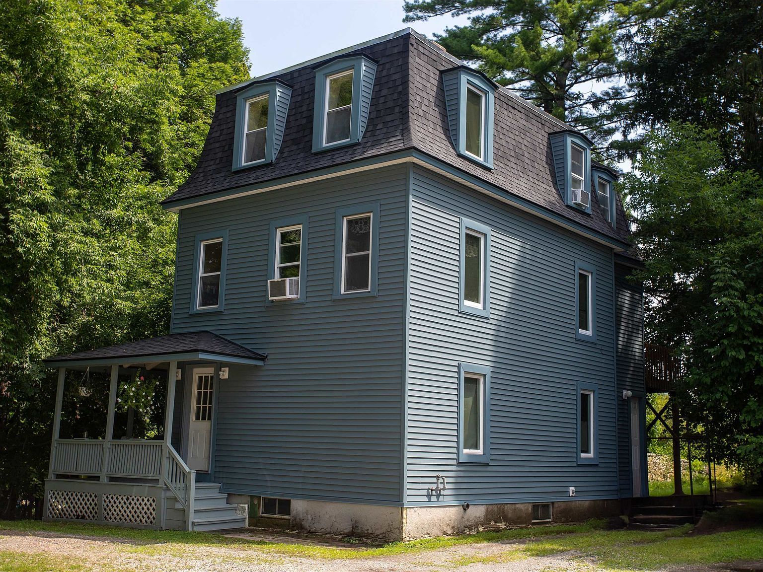 235 Elm St Bennington, VT 05201 - Thumbnail 2