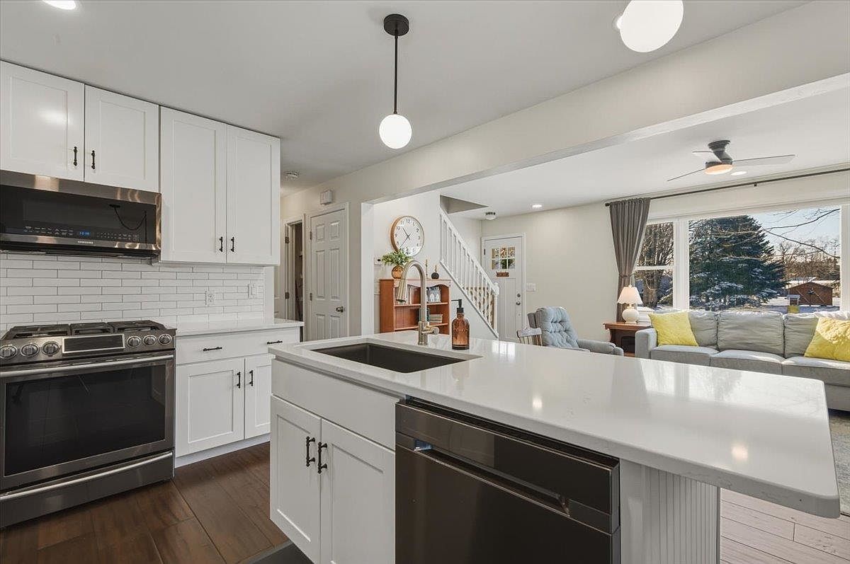 3 Jones Ct Swanton, VT 05488 - Thumbnail 2