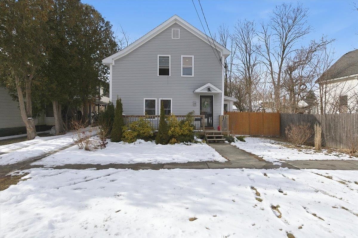 10 Edward St Saint Albans, VT 05478  | Single Family