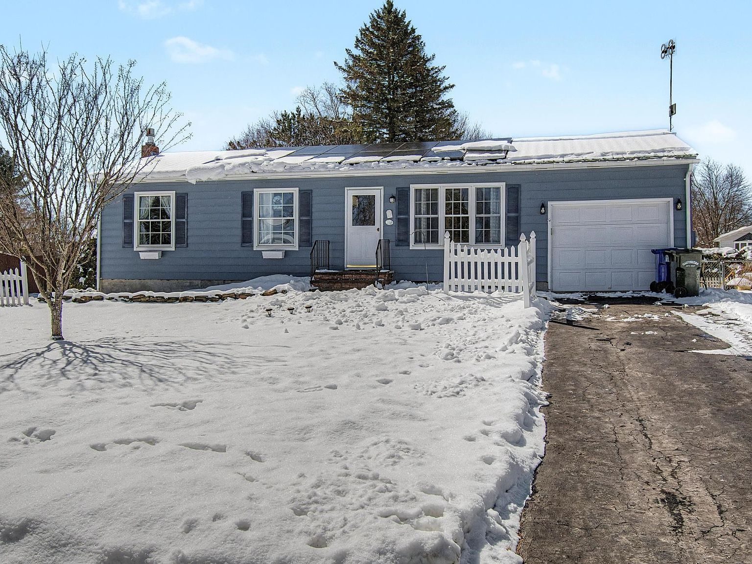 47 Chelsea Rd Essex Jct, VT 05452 - Thumbnail 2