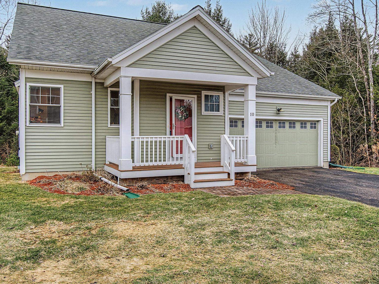 10 Stonebrook Cir Essex Jct, VT 05452 - Thumbnail 2