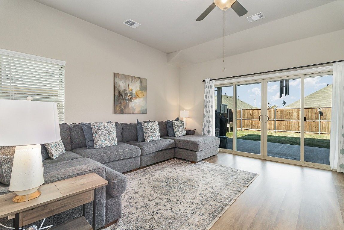 285 Sunshine Ln Lavon, TX 75166 - Thumbnail 2