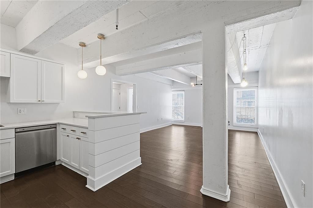 3001 Gillham Rd APT 201 Kansas City, MO 64108 - Thumbnail 2