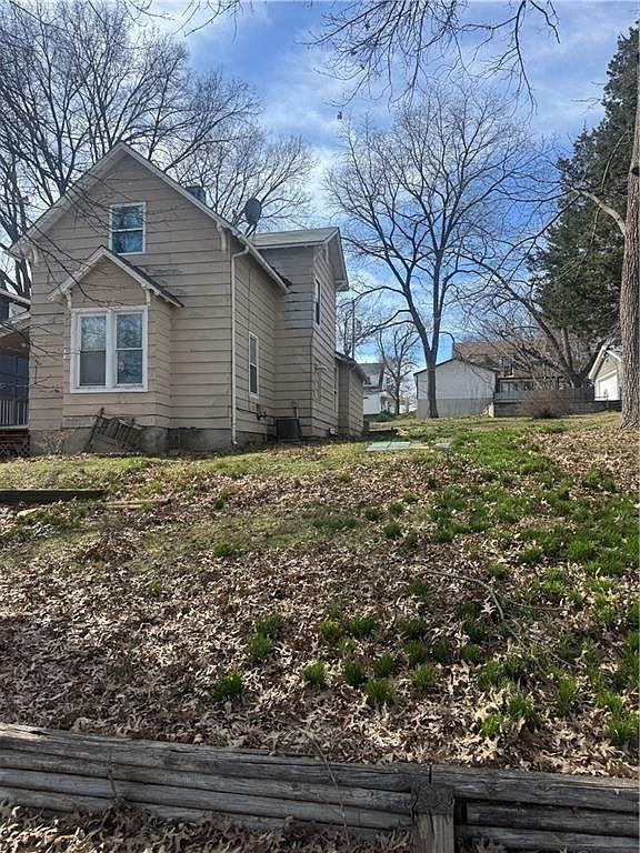 1424 6th Ave Leavenworth, KS 66048  | Single Family