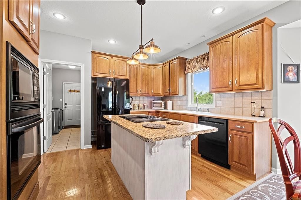 1708 Brookdale Dr Atchison, KS 66002 - Thumbnail 2