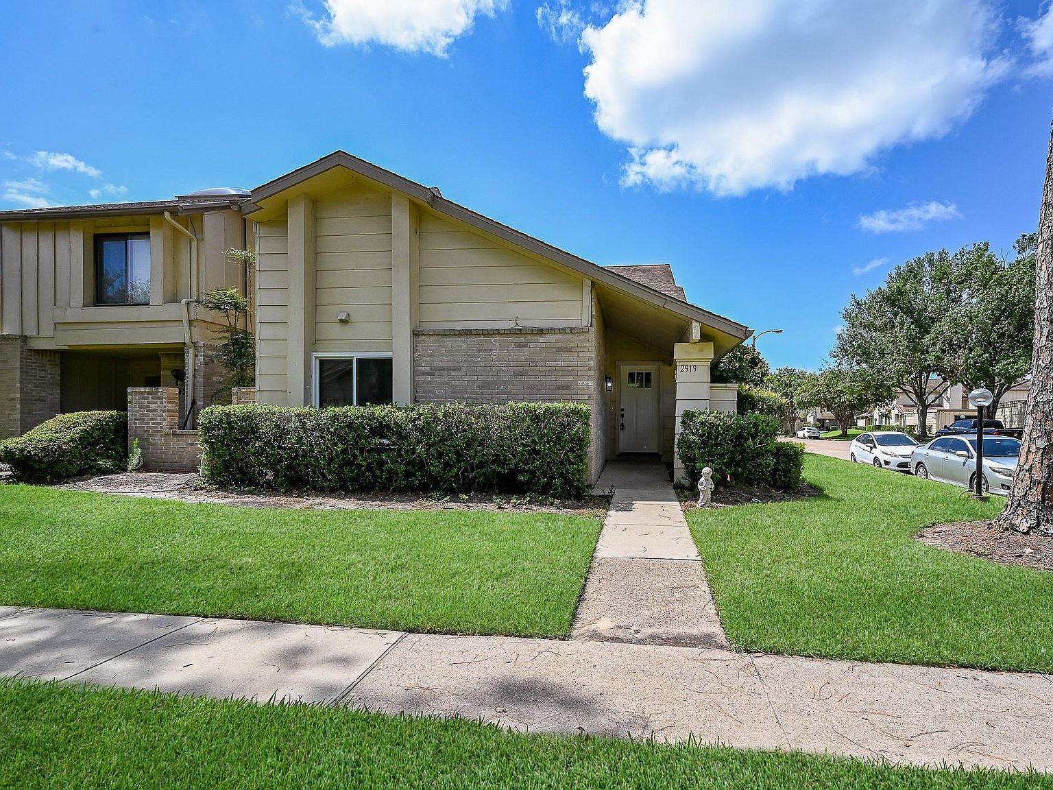 2919 Meadowgrass Ln Houston, TX 77082 - Thumbnail 2