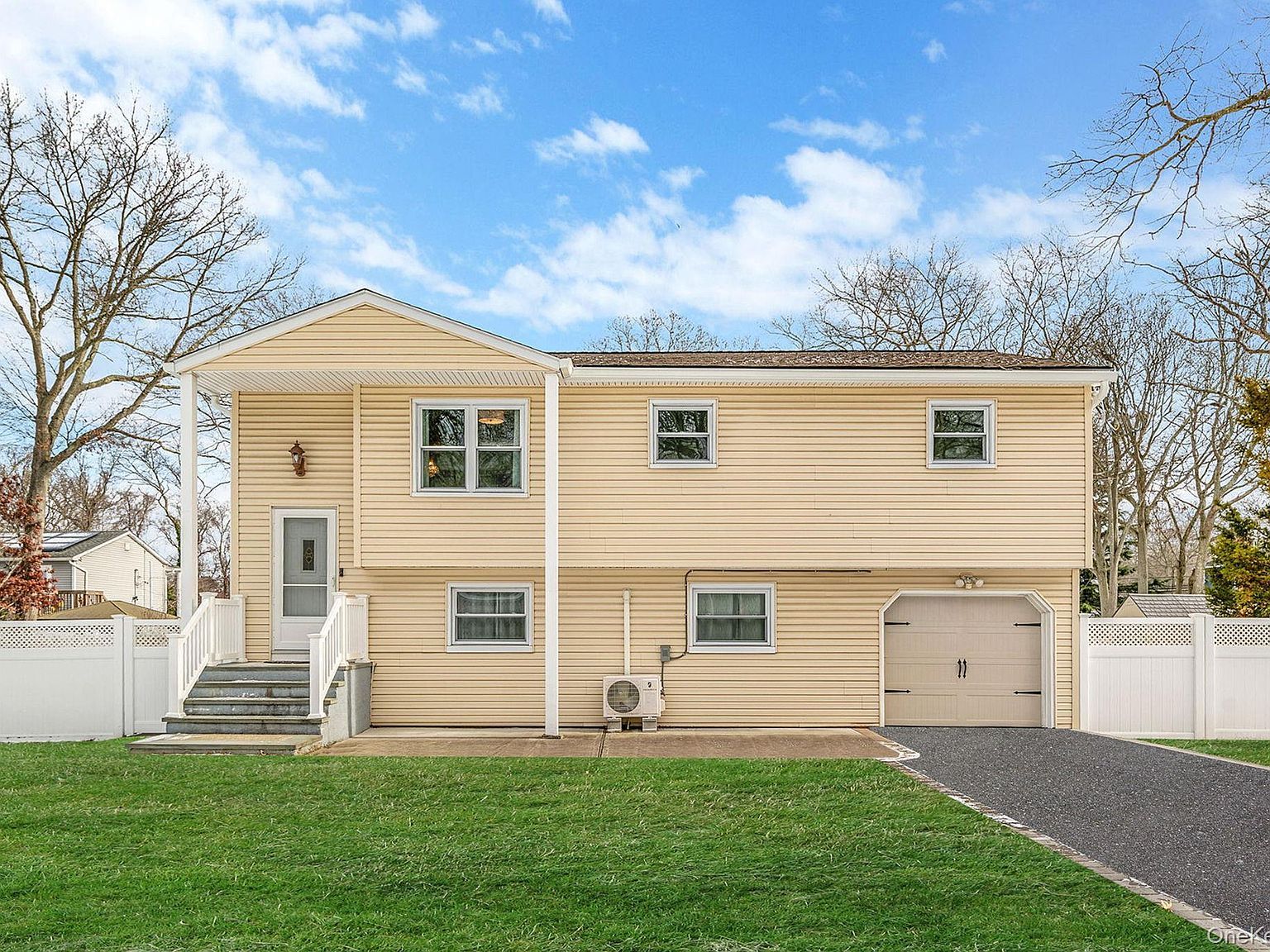 1663 Claas Ave Holbrook, NY 11741 - Thumbnail 2