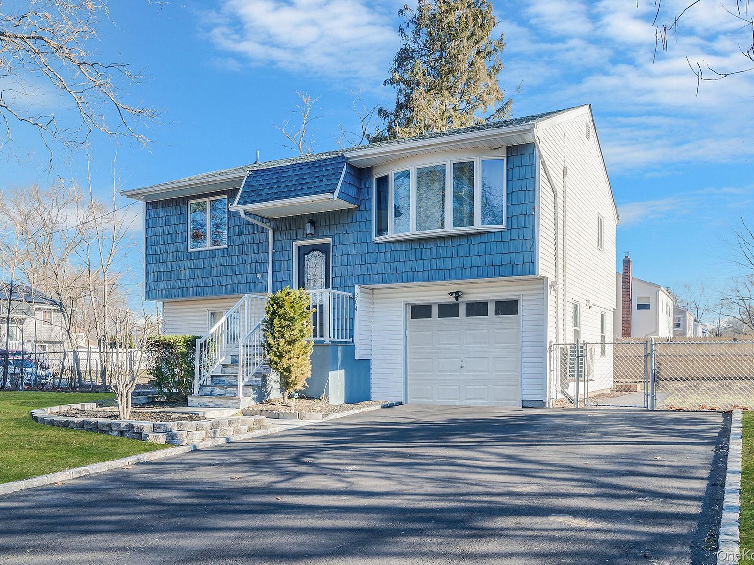 204 Grove St Port Jefferson Station, NY 11776 - Thumbnail 2