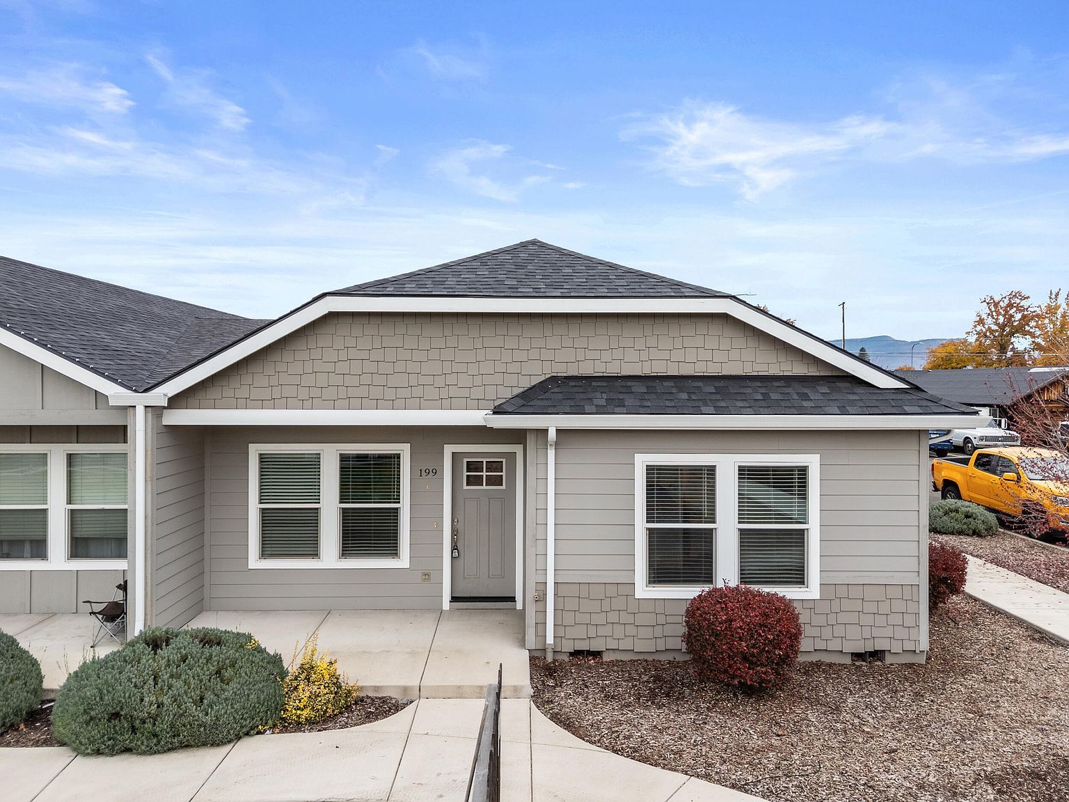 199 Mellecker Way Medford, OR 97501 - Thumbnail 2