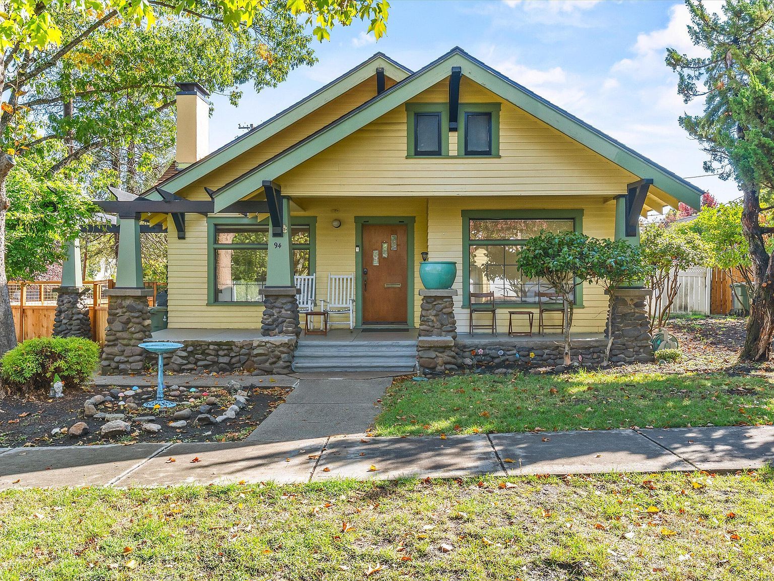 94 N 3rd St Ashland, OR 97520 - Thumbnail 2