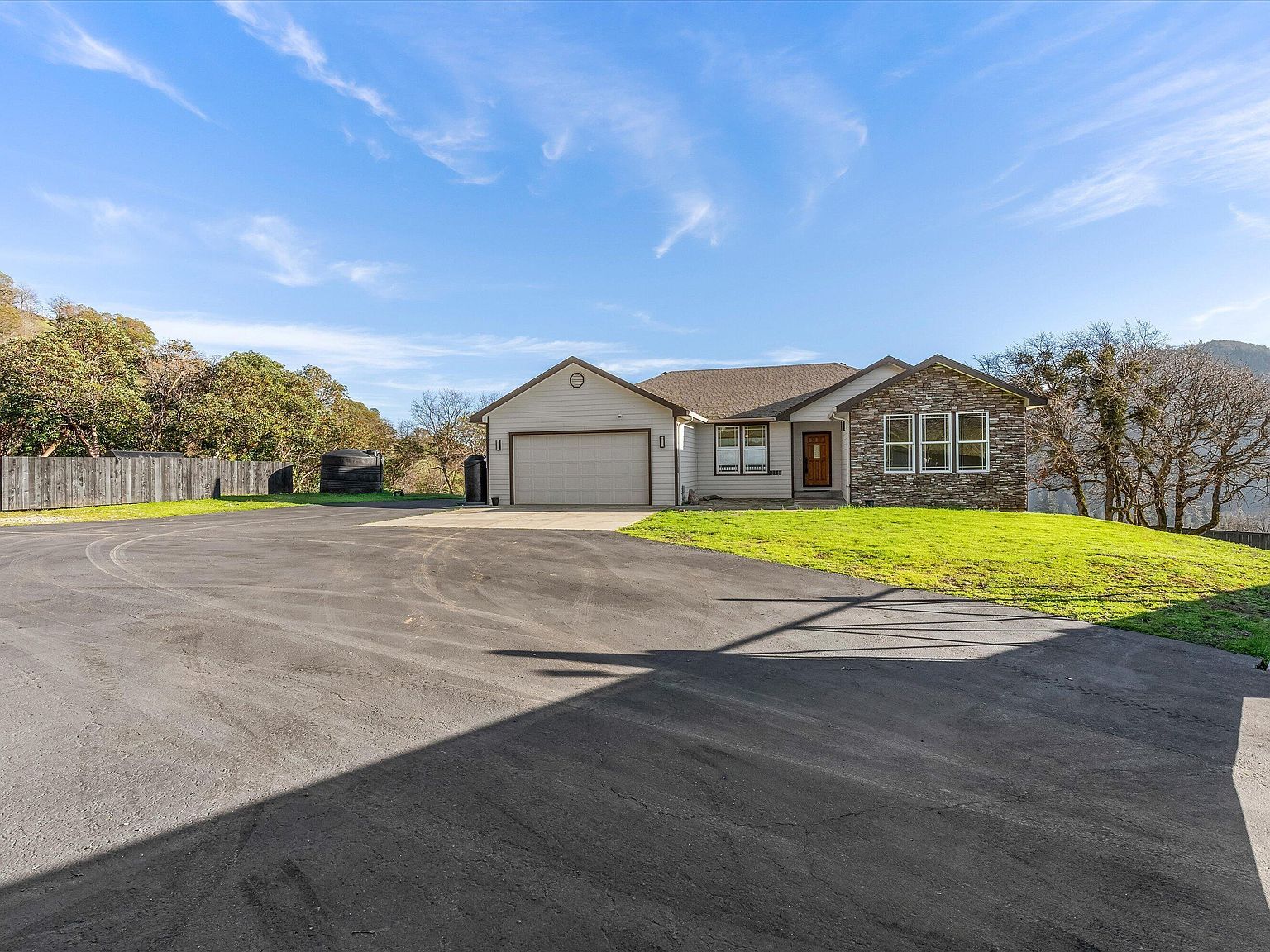 1401 7th Ave Gold Hill, OR 97525 - Thumbnail 2