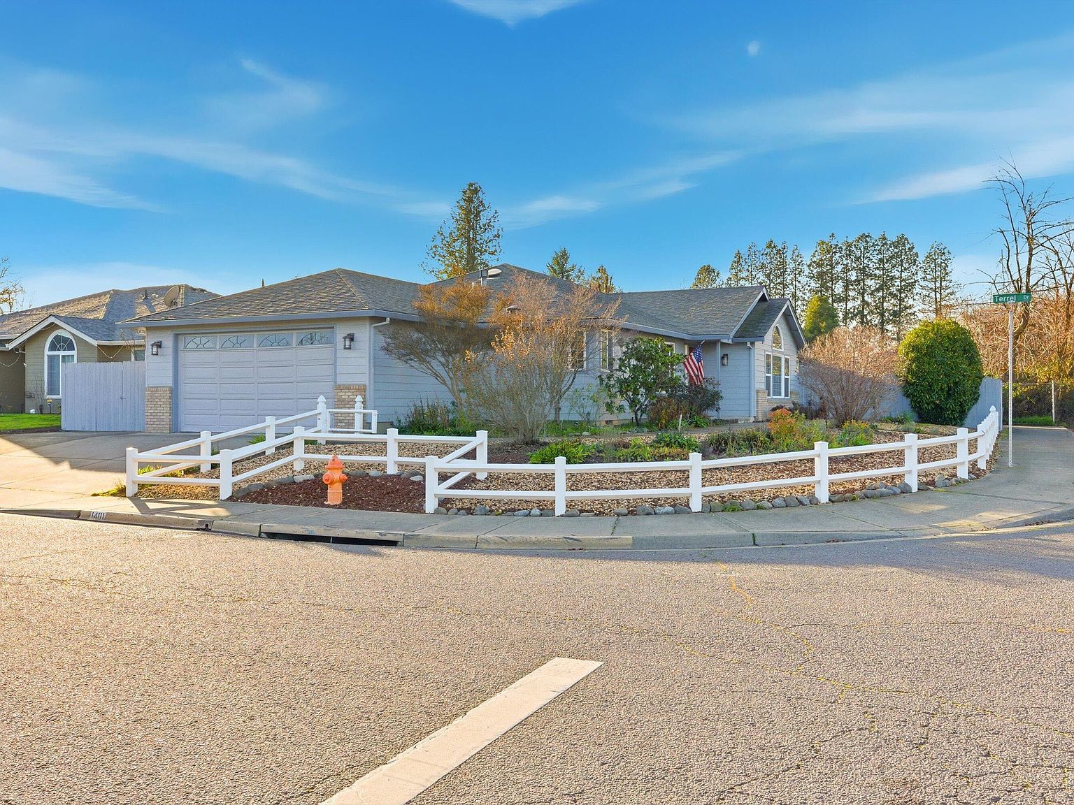 1401 Diamond St Medford, OR 97501 - Thumbnail 2