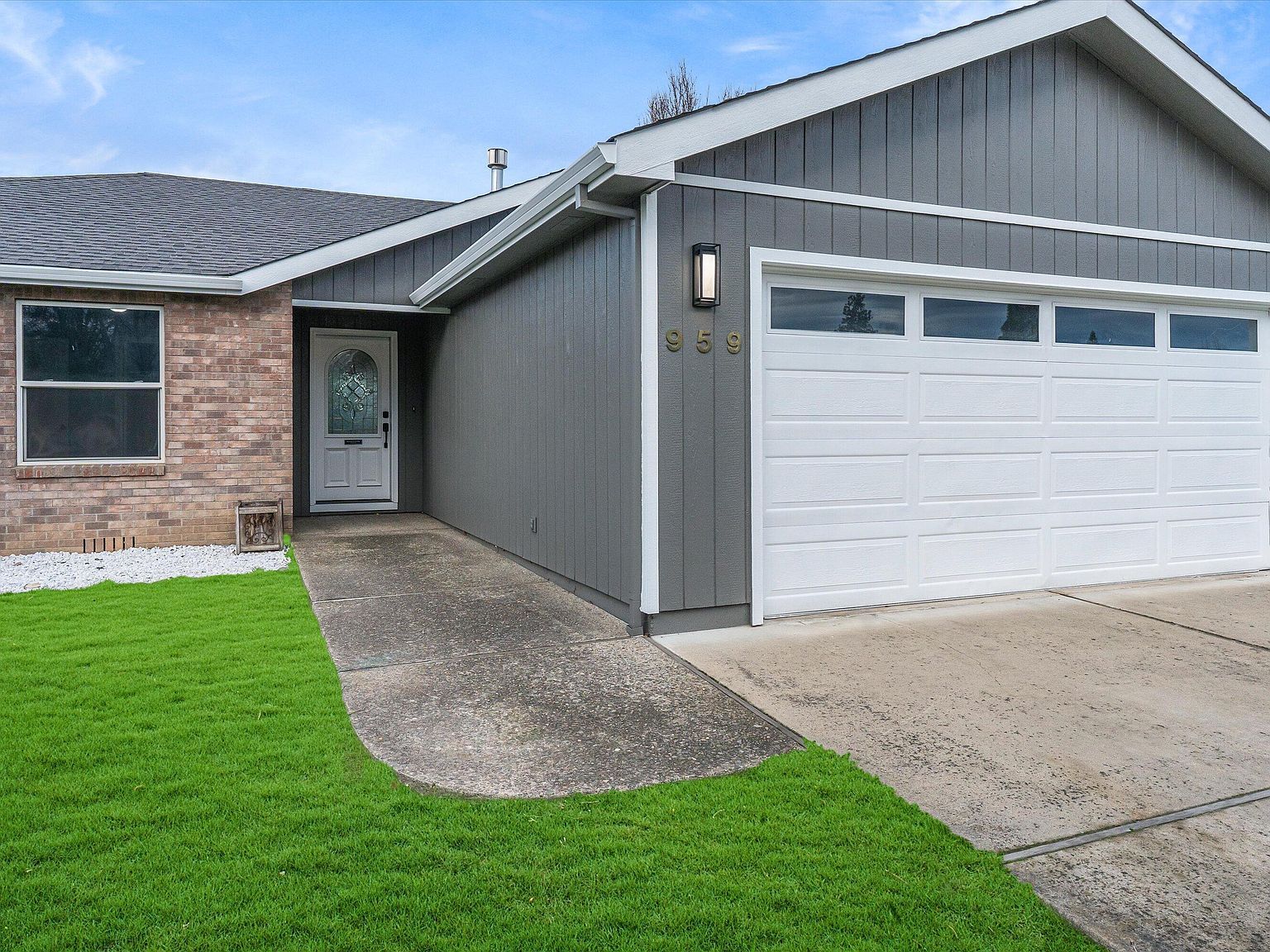 959 Westrop Dr Central Pt, OR 97502 - Thumbnail 2