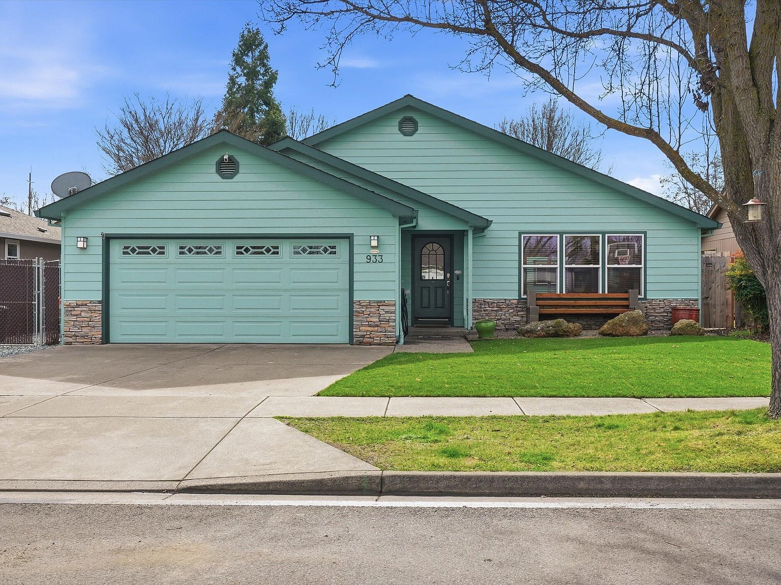 933 Parkdale Ave Medford, OR 97501 - Thumbnail 2