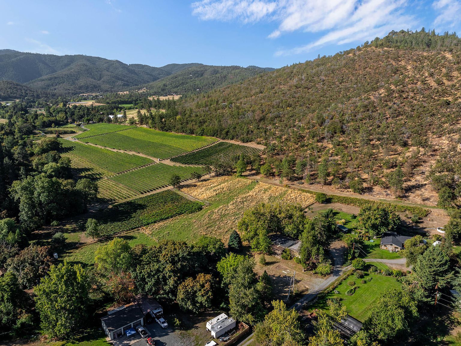 2864 Griffin Creek Rd Medford, OR 97501 - Thumbnail 2