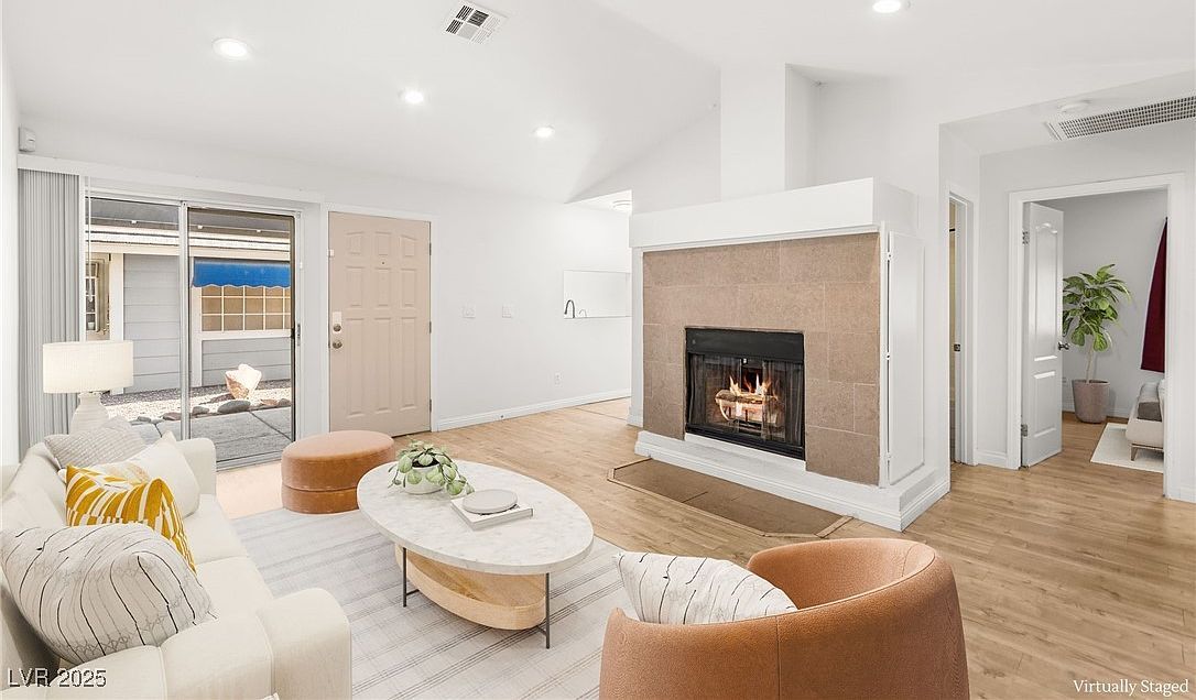 5831 Medallion Dr UNIT 101 Las Vegas, NV 89122 - Thumbnail 2