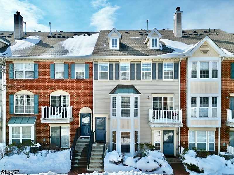 31 Dogwood St Jersey City, NJ 07305 - Thumbnail 2