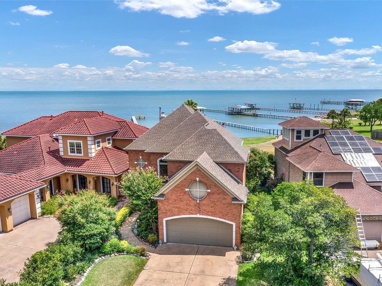 2668 E Bayshore Dr San Leon, TX 77539, 77539