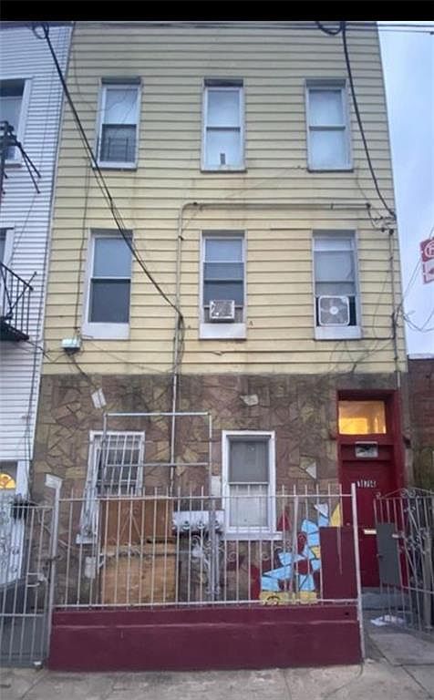 174 Van Siclen Ave Brooklyn, NY 11207 - Thumbnail 2