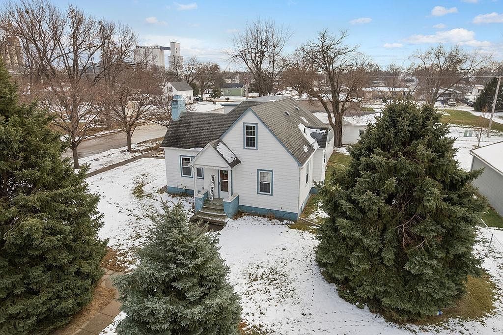 303 W 15th St Schuyler, NE 68661 - Thumbnail 2