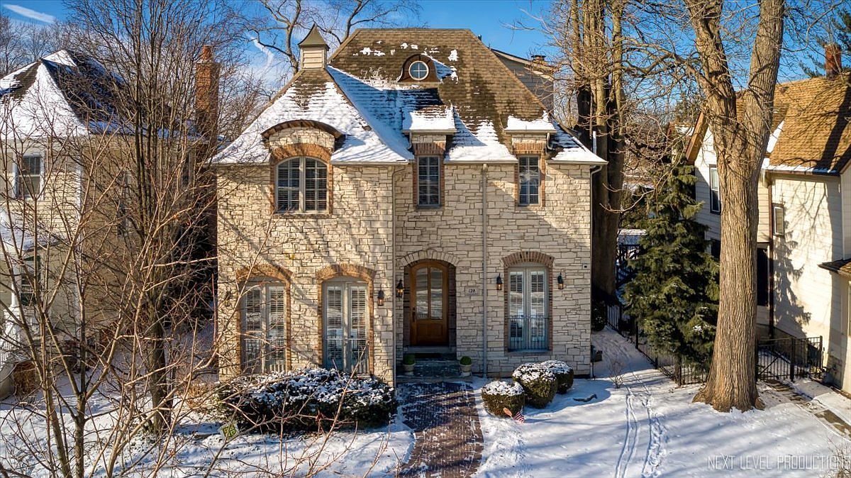 128 S Clay St Hinsdale, IL 60521 - Thumbnail 2