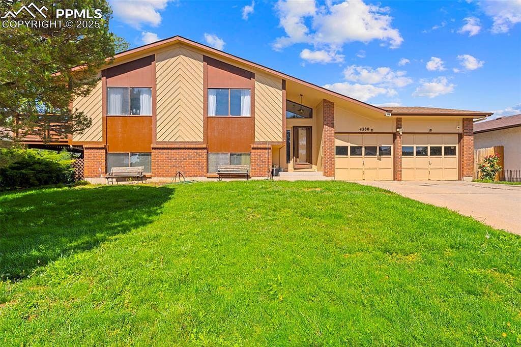 4380 Saddlewood Dr Colorado Springs, CO 80918 - Thumbnail 2